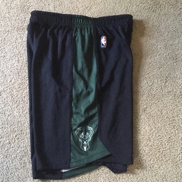 Nike Men's Milwaukee Bucks Dri-FIT Practice Shorts - Picture 5 of 6